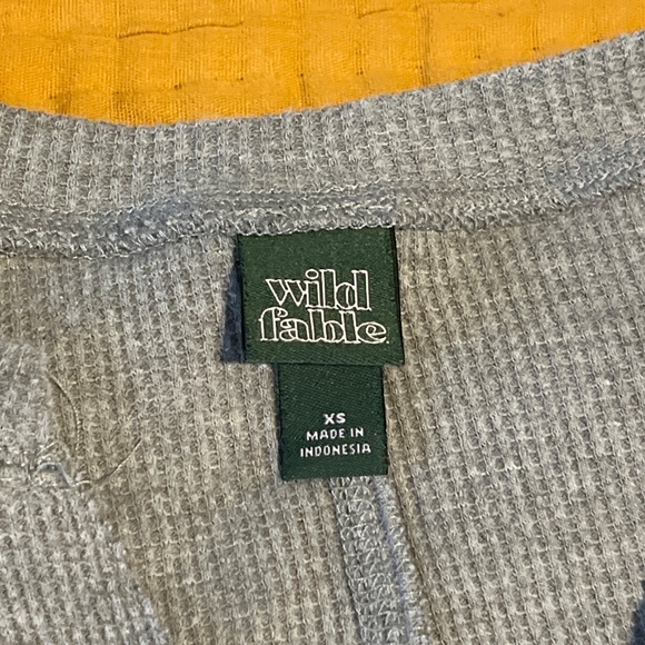 Gray long sleeve crop top - Picture 3 of 3